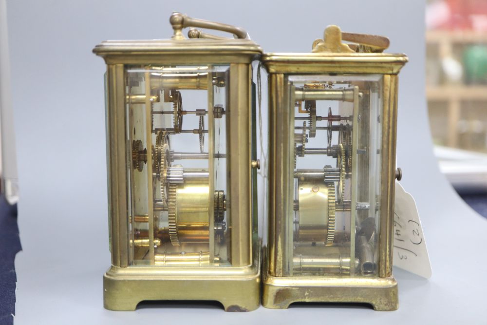 Two lacquered brass carriage timepieces, tallest 12.5cm with handle down